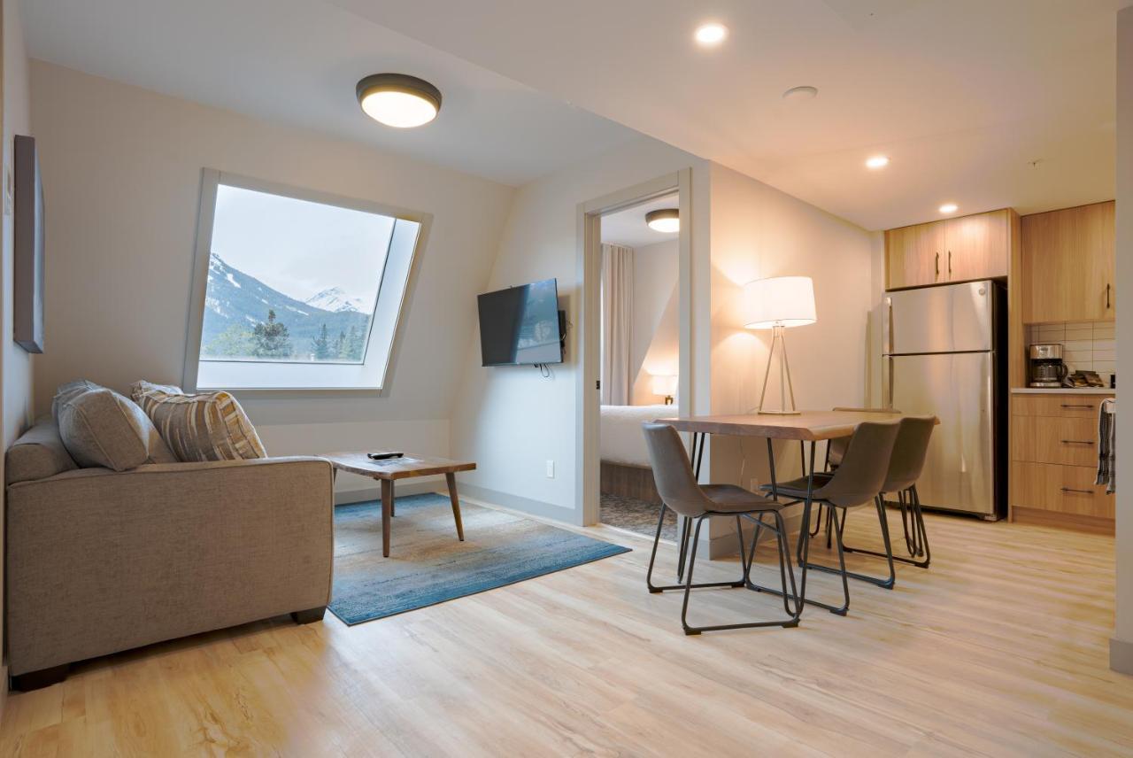 Basecamp Suites Банфф Екстер'єр фото