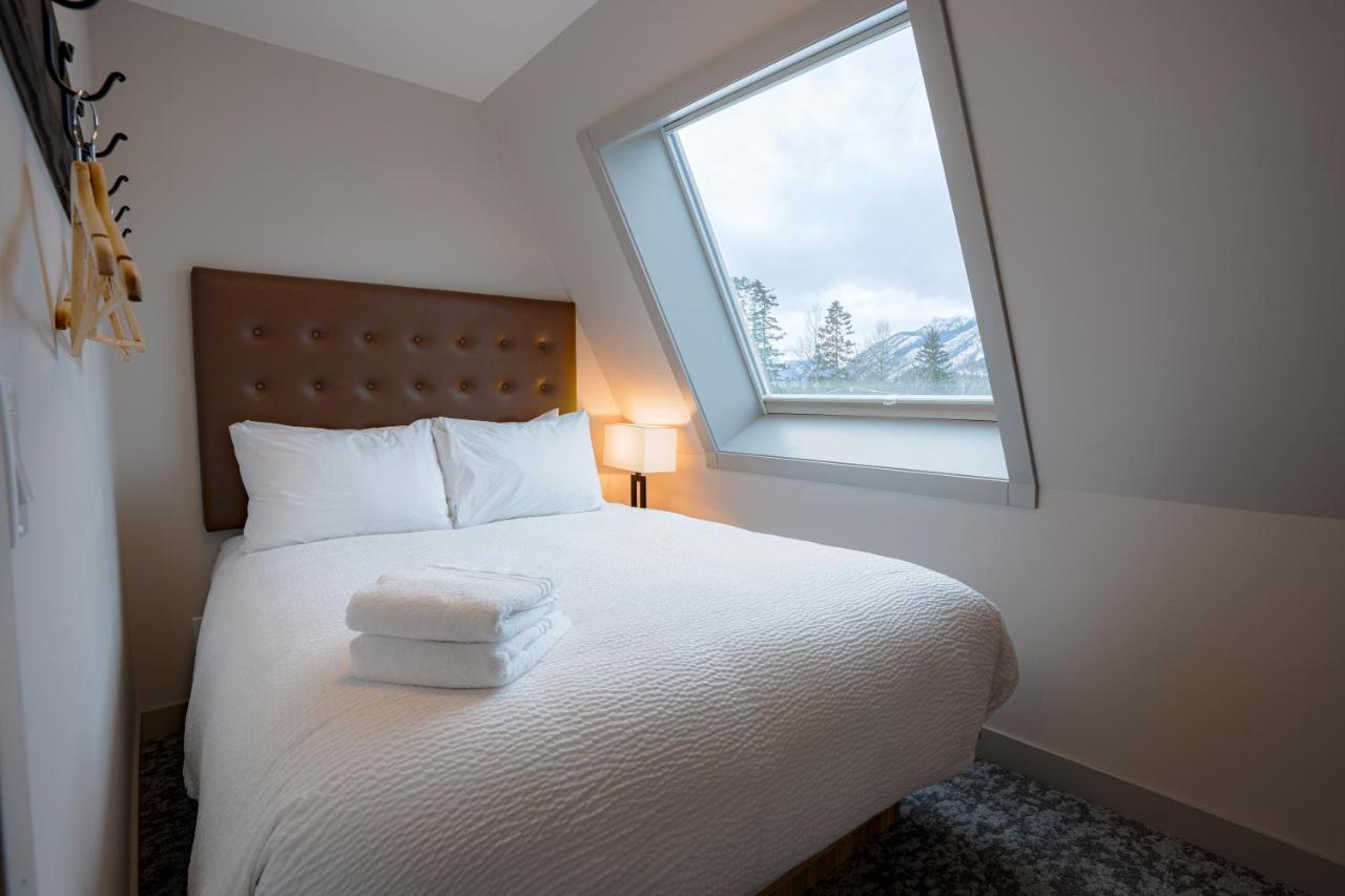 Basecamp Suites Банфф Екстер'єр фото