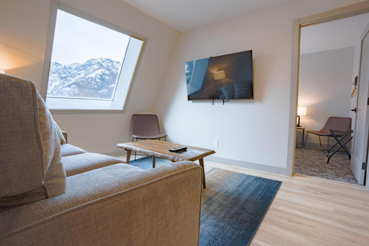 Basecamp Suites Банфф Екстер'єр фото
